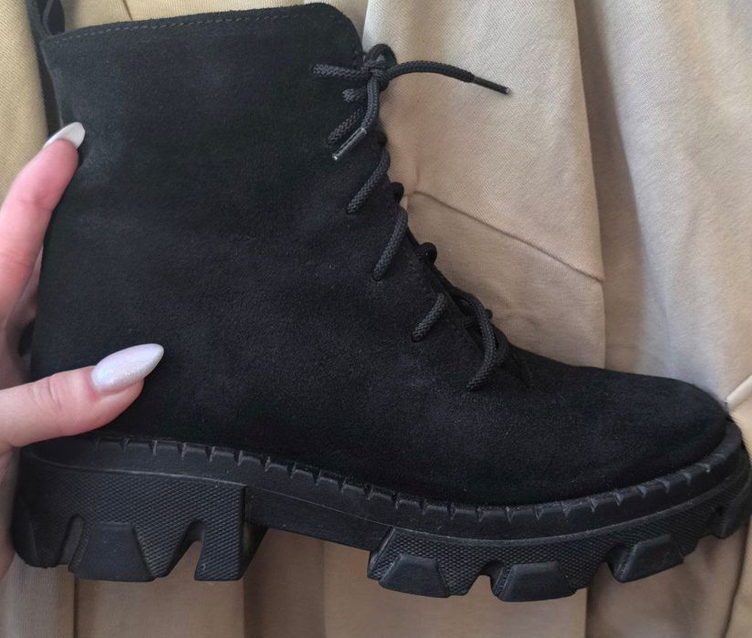 Продаю ботинки чорні