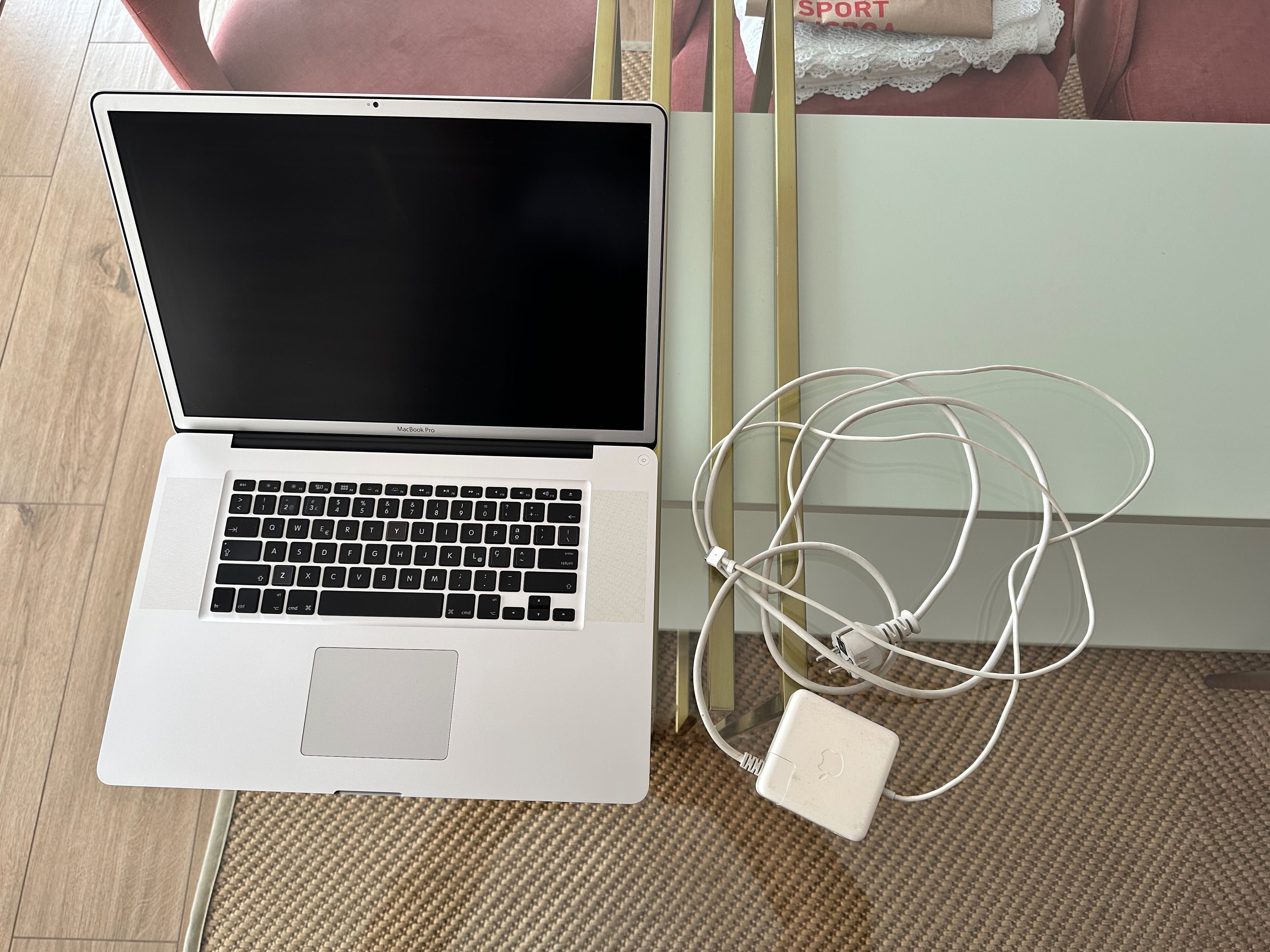 MacBook Pro 17" i5