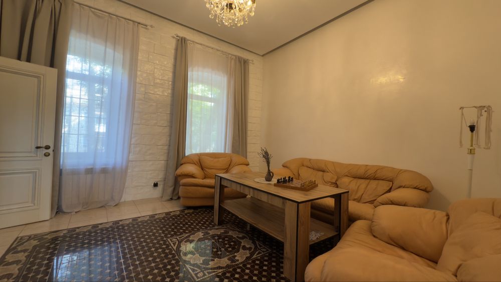 Продам 3 комнатную квартиру с ремонтом центр Старобазарный сквер