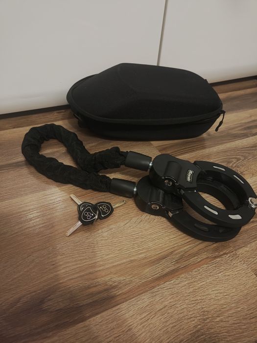 Zapięcie kajdankowe na łańcuchu