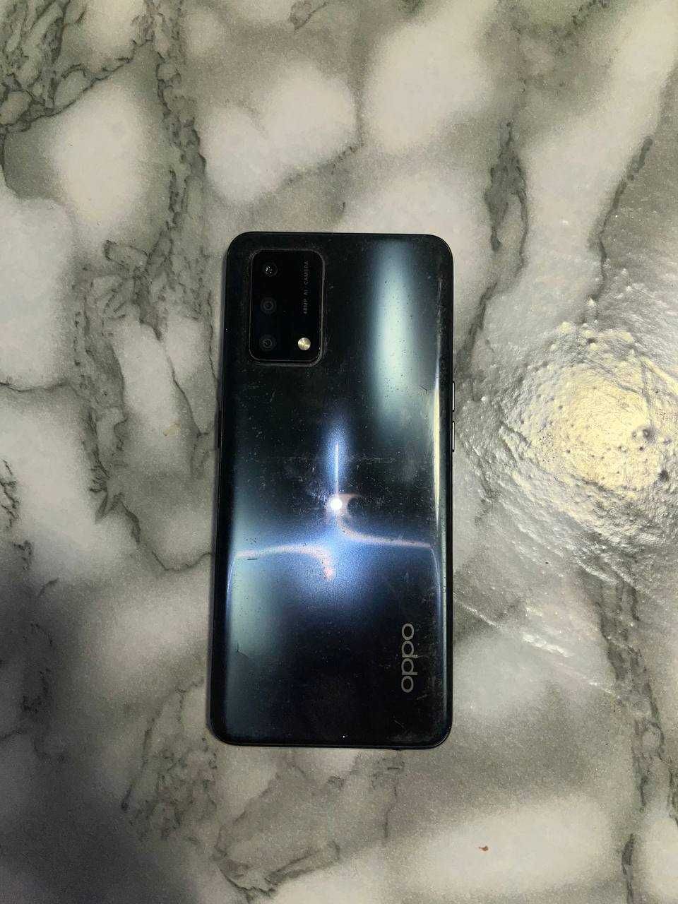 OPPO A74 б/у в блакитному кольорі.
