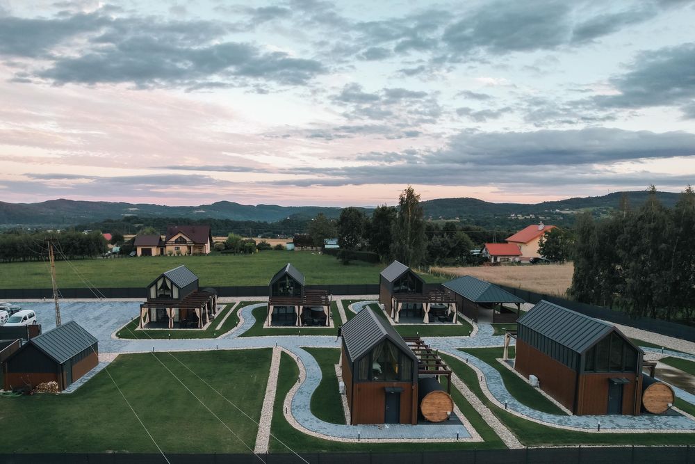 VILLAGE RESORT prywatne jacuzzi & sauna dom domki na wynajem panieński