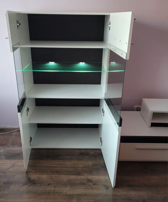 Zestaw mebli, szafka RTV, podswietlanae witrynki