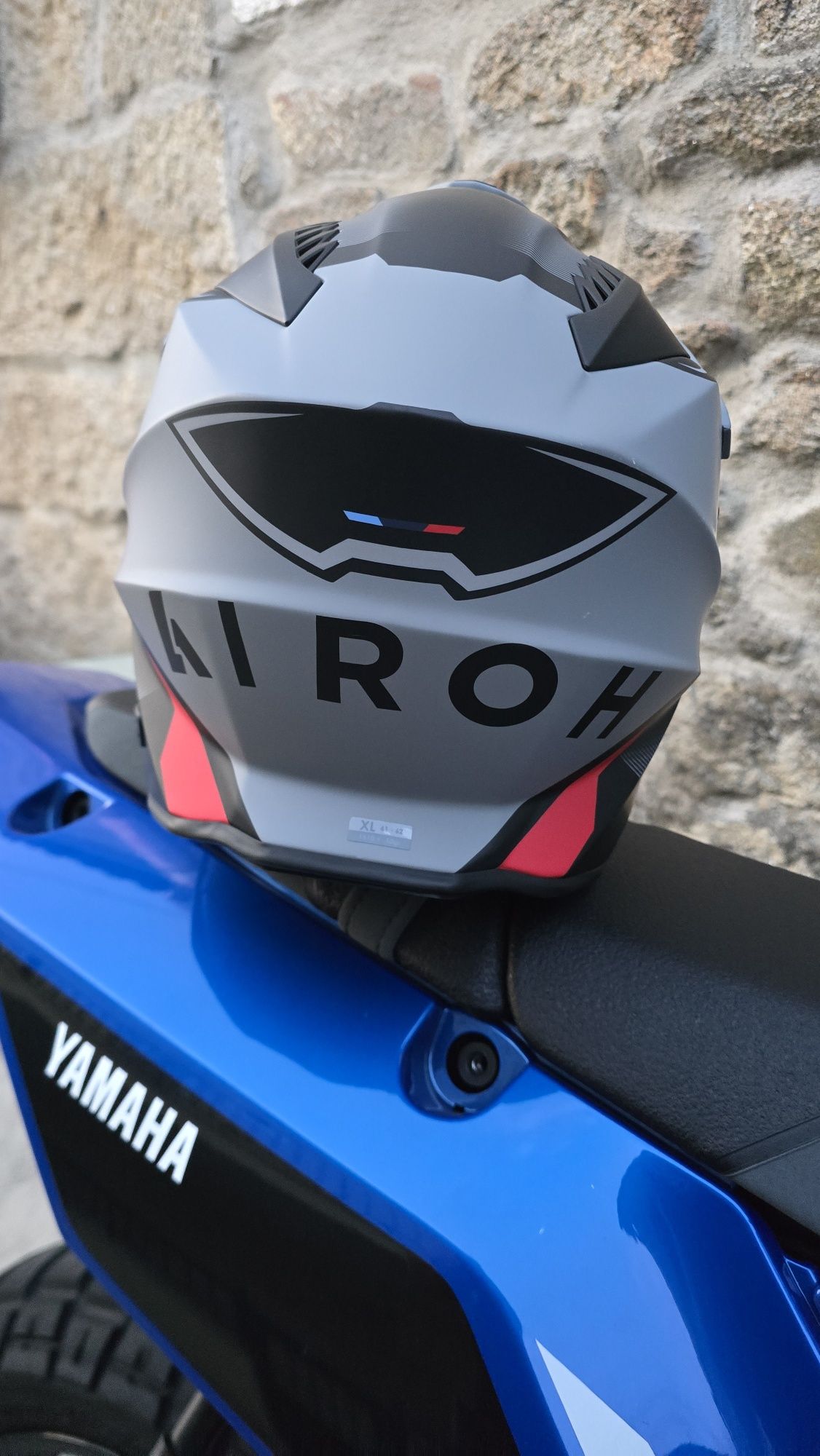 Airoh commander Factor XL