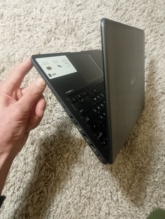 Ноутбук Asus новий 2023рік/ssd/4озу/батарея 6-10 годVivobook/14 дюймів