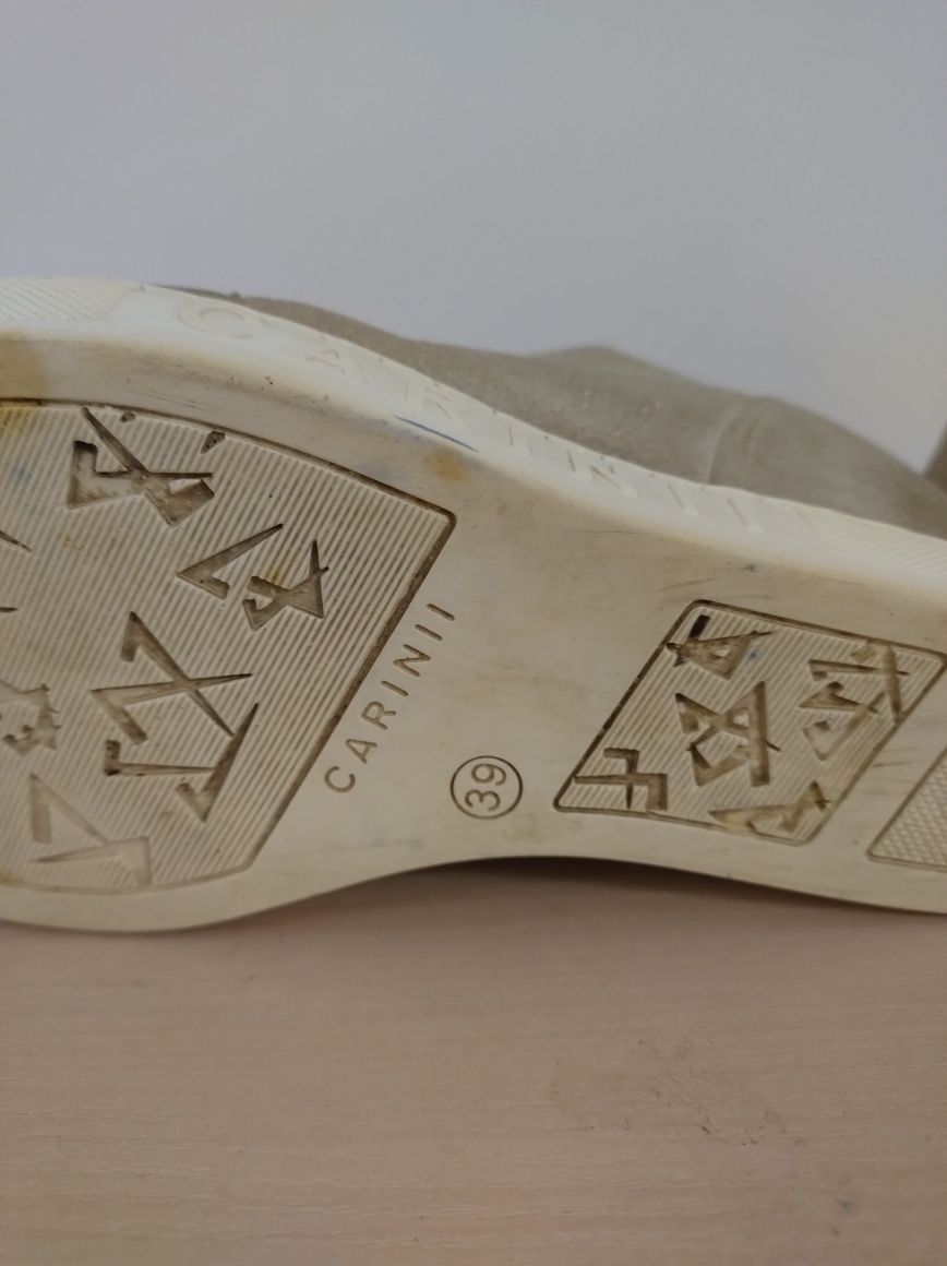 Buty, botki 39 Carinii