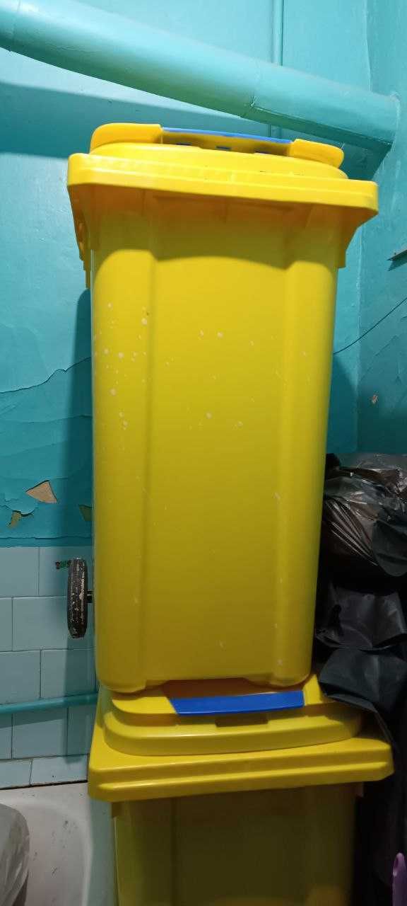 Мусорный бак (контейнер) на колесах, 240 л, желтый