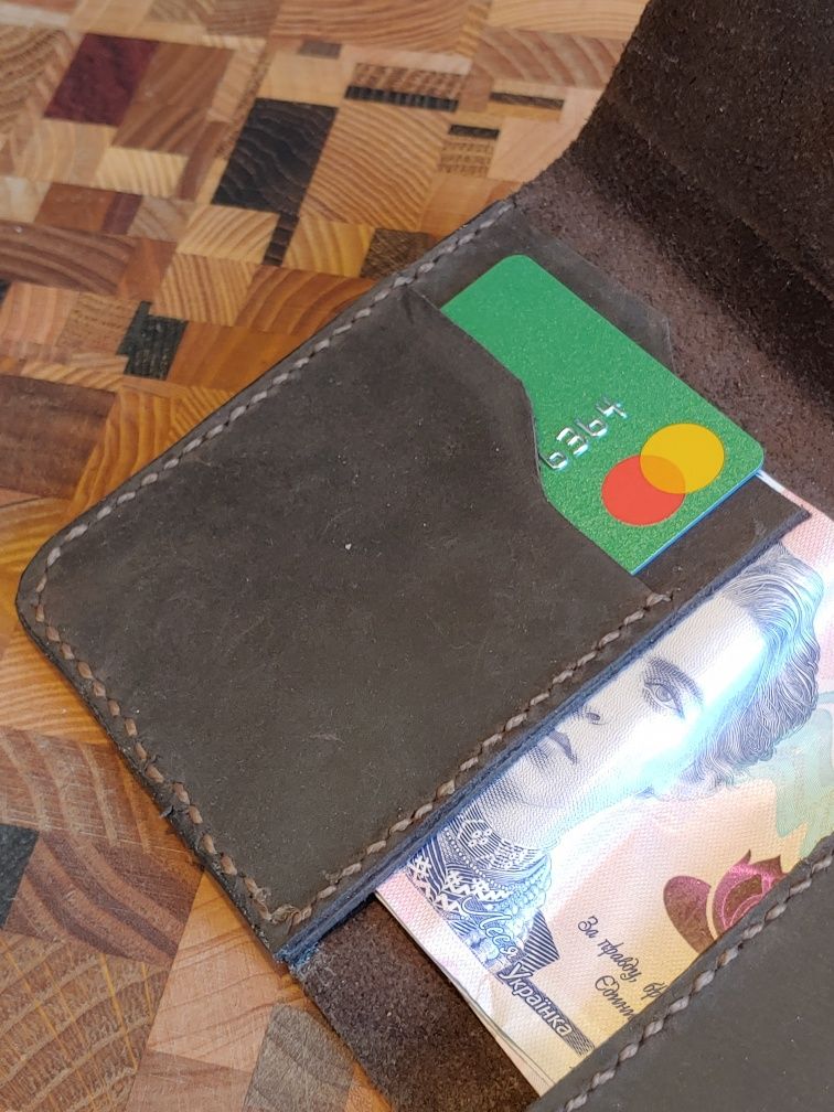 Брутальный кожаный кошелёк бумажник бифолд для карт и купюр