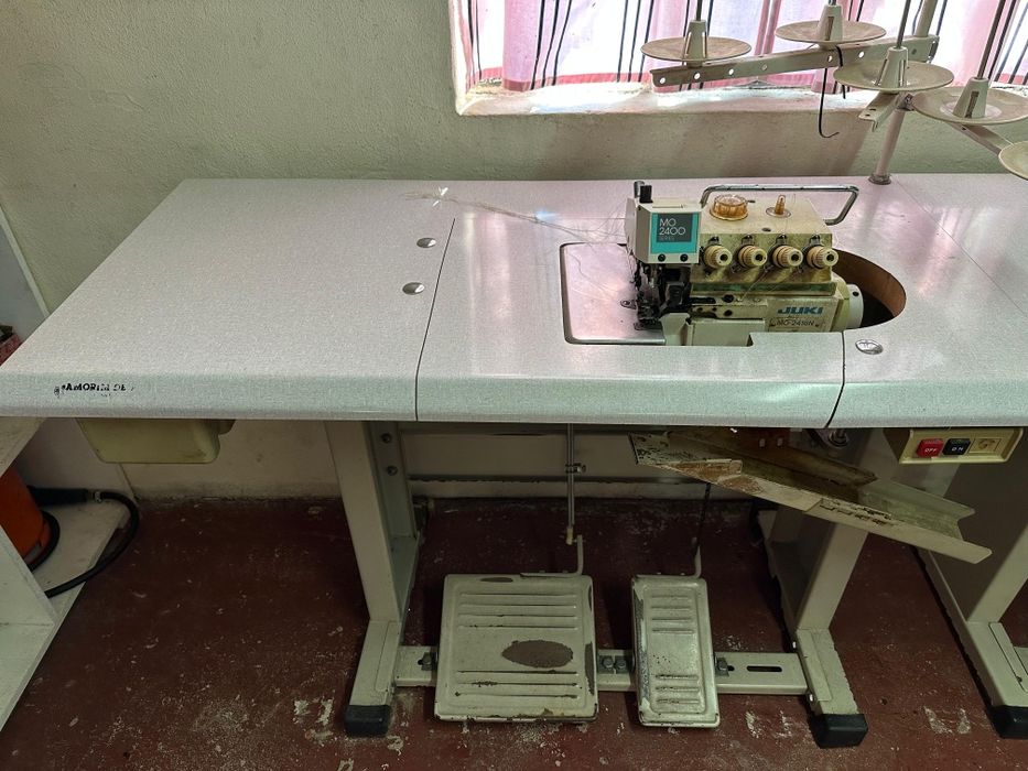 JUKI Maquina de corte e costura e de corte recto