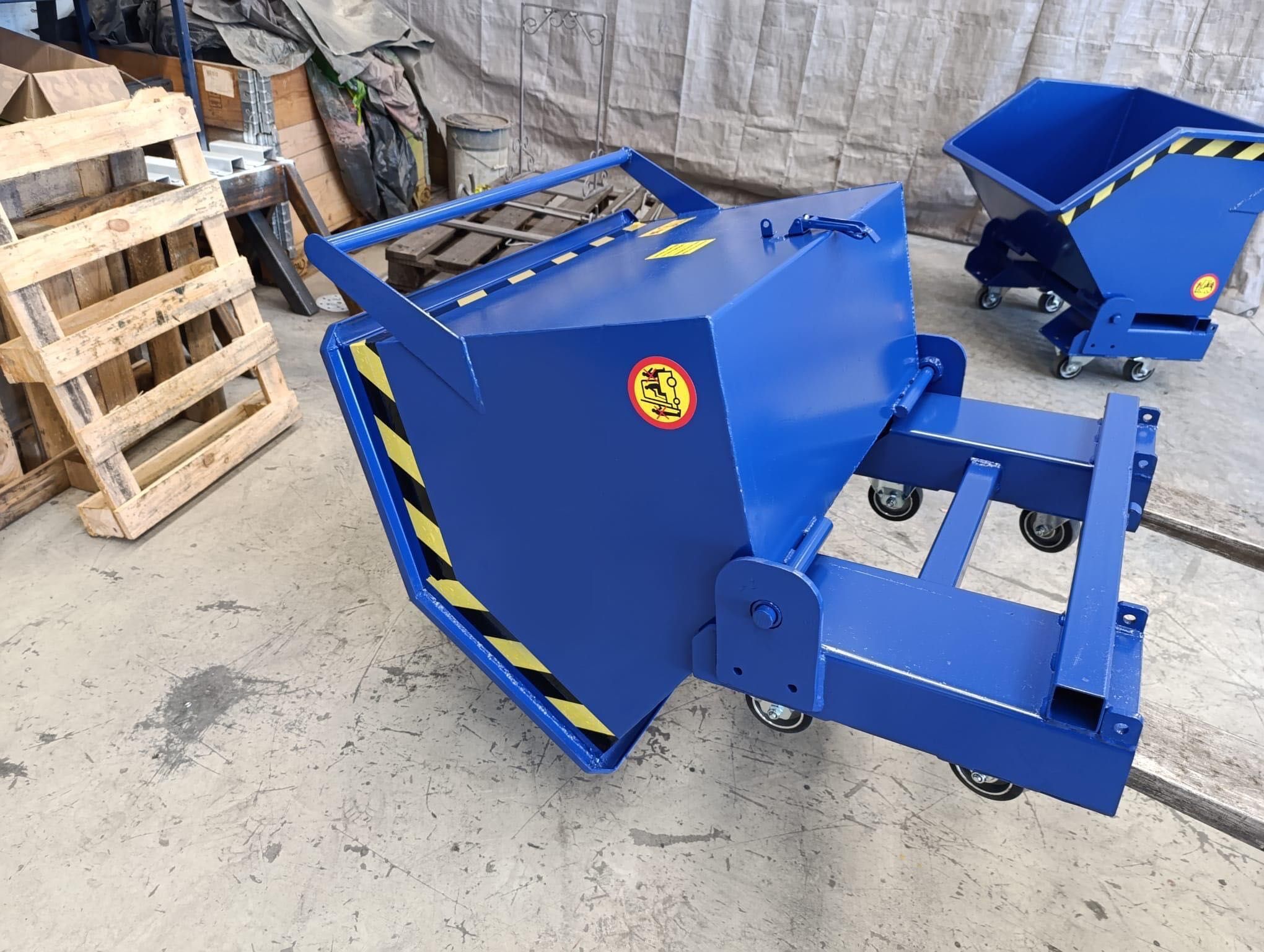 Kontener samowyładowczy / Kontener / Kontener na wióry metalowe 250L