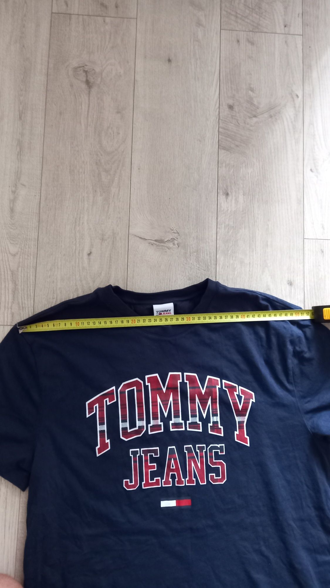 Продам футболку Tommy Jeans