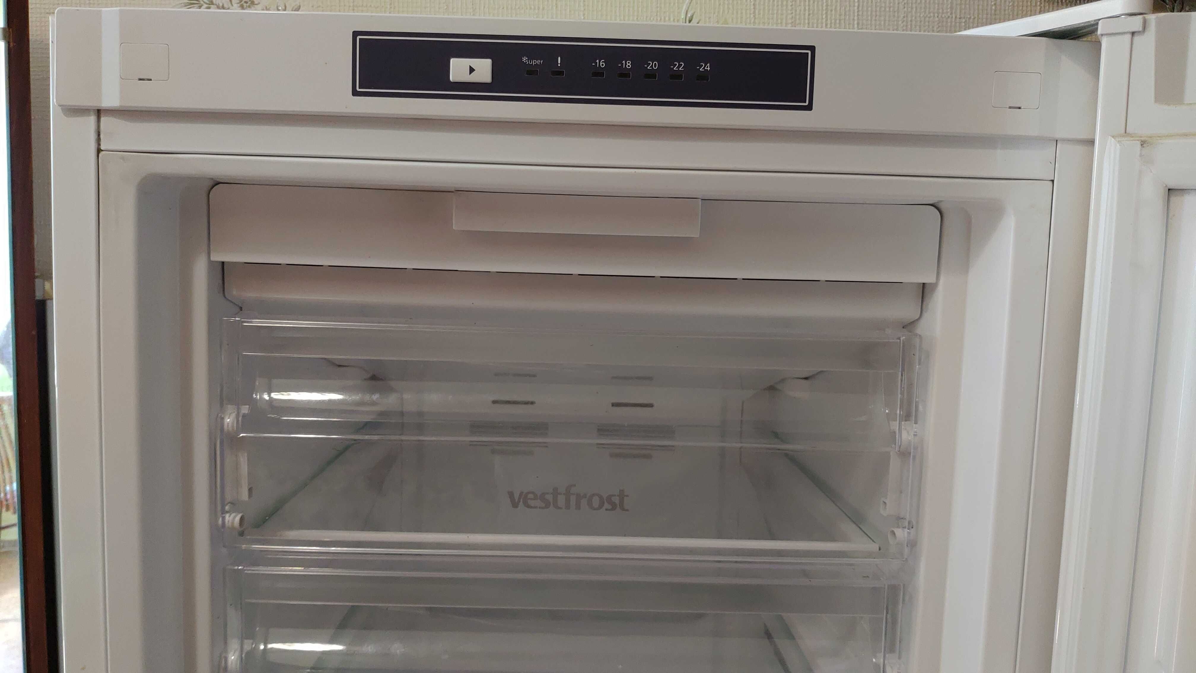 Морозильна камера Vestfrost CMFN 144 W