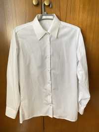 Camisa branca ideal para traje académico