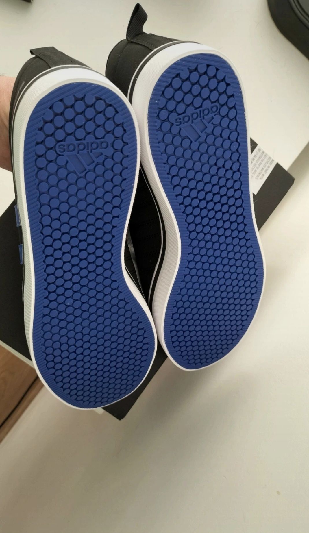 Buty adidas nowe 43 1/3 VS PACE 2.0 czarne z niebieskimi paskami