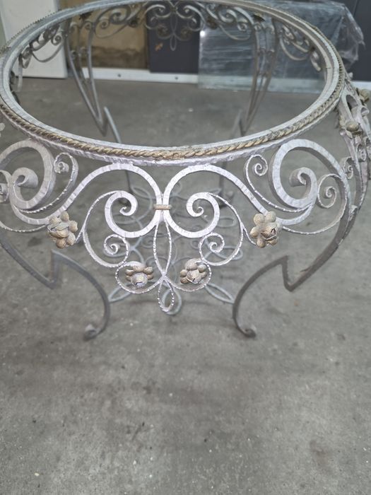 Mesa em ferro forjado