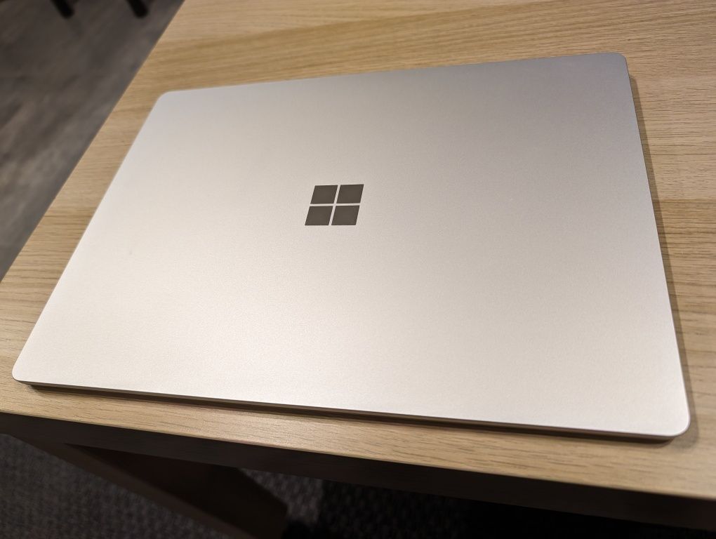 Uszkodzony Laptop Microsoft Surface 3 i5-1035G7 8GB RAM bez dysku