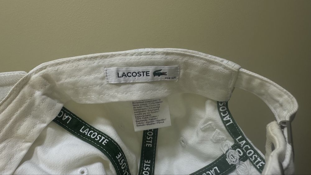 Біля кепка Lacoste