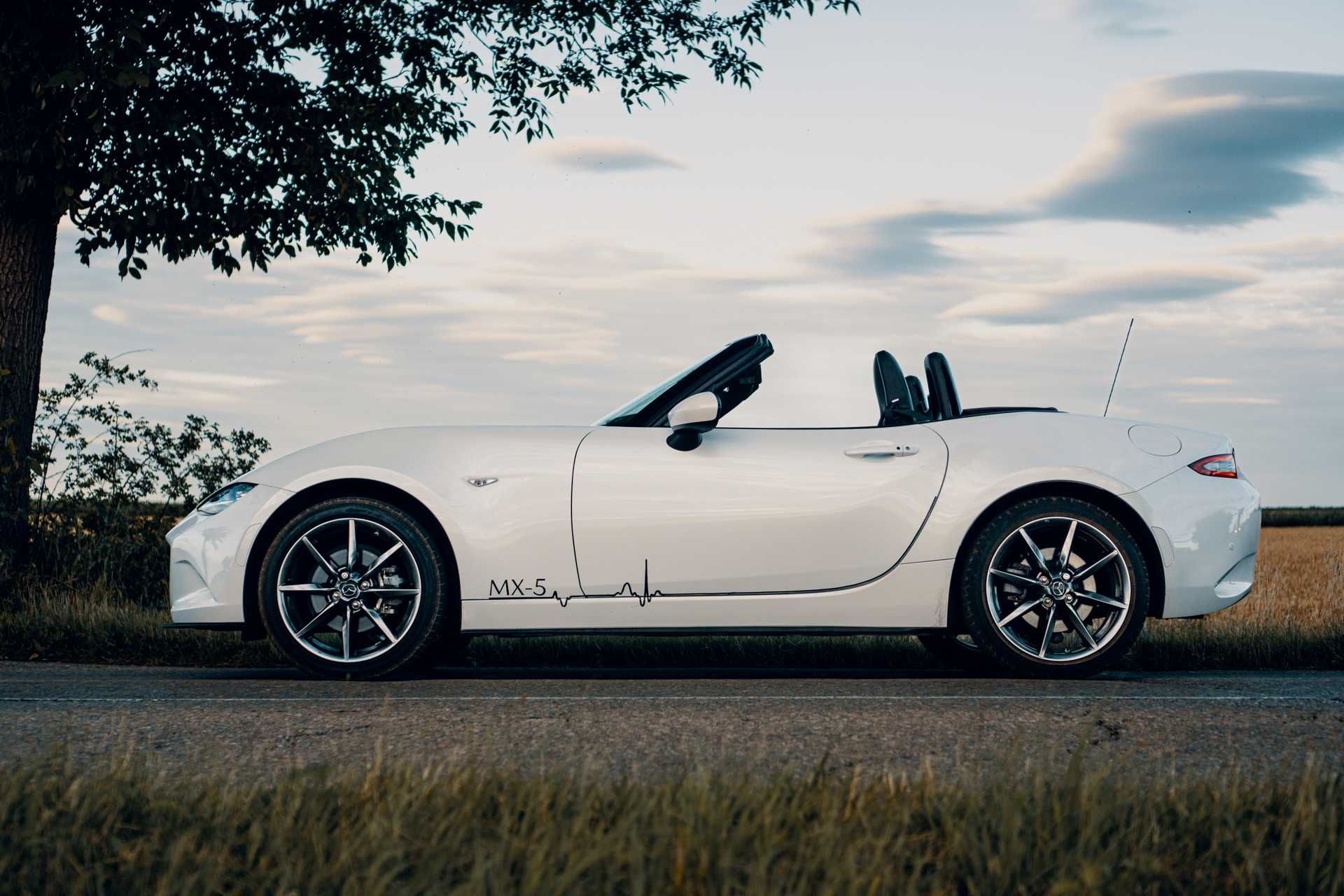Wynajem Mazda MX-5 2.0 Miata cabrio bez kaucji wypożyczalnia samochodó