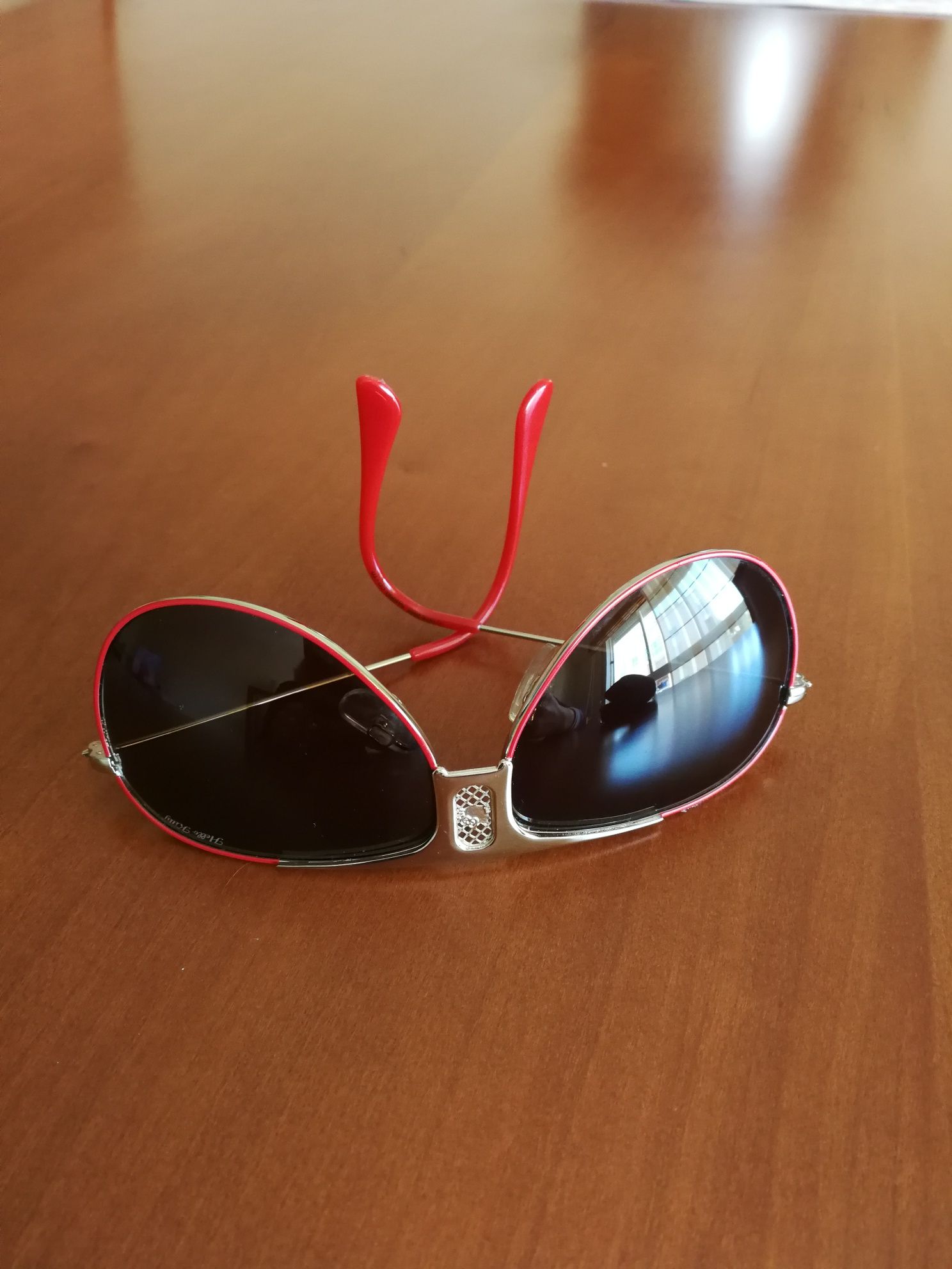 Óculos de sol para criança originais comprados no oculista.
