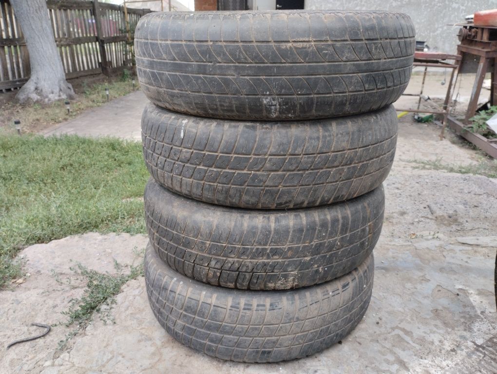 Продам Б/У резину на 13