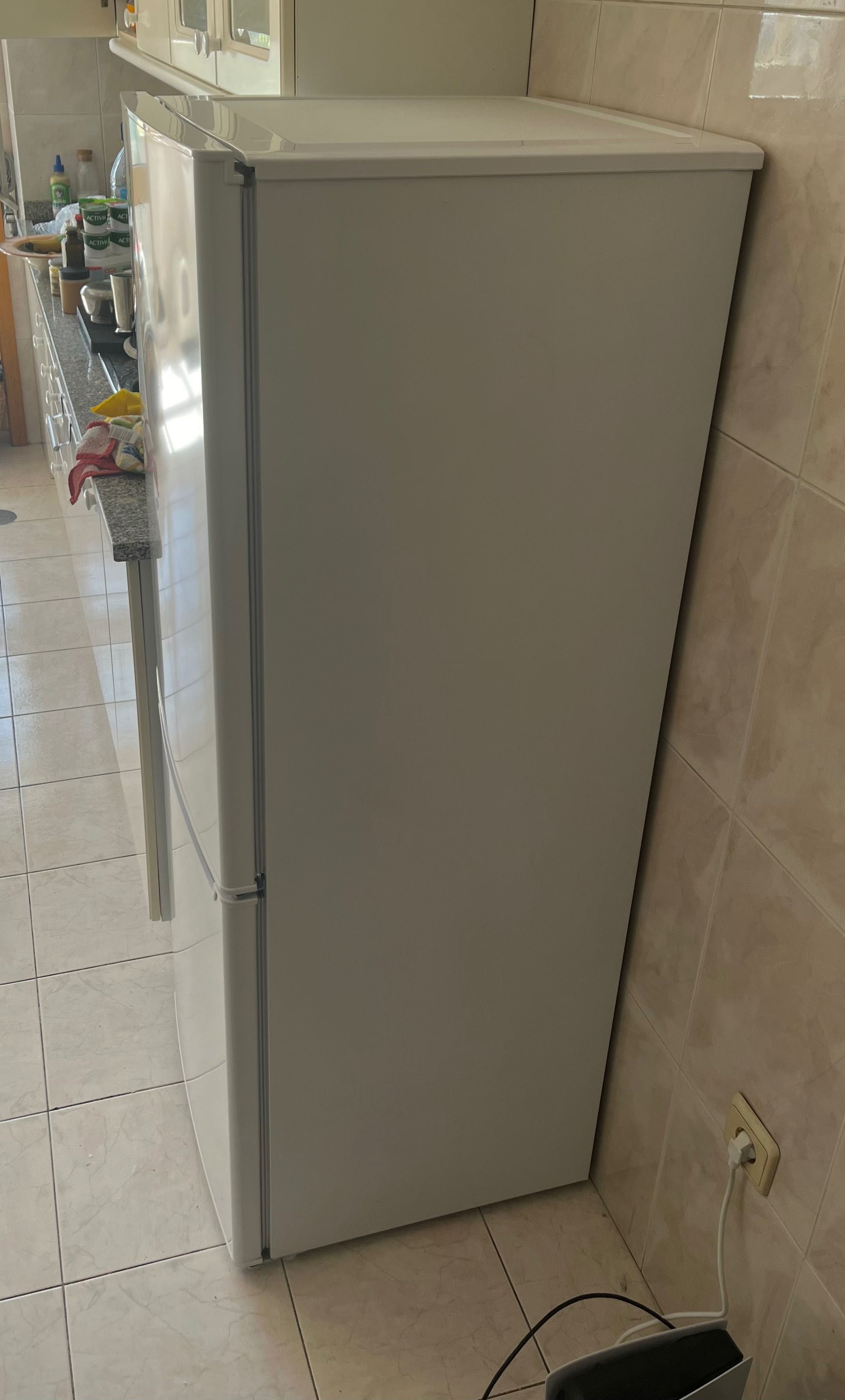 Frigorífico Candy em Ótimo Estado