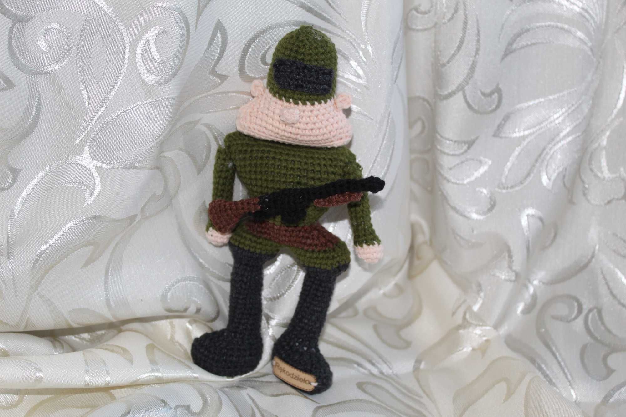 Kapitan Bomba, Janusz, Sebek