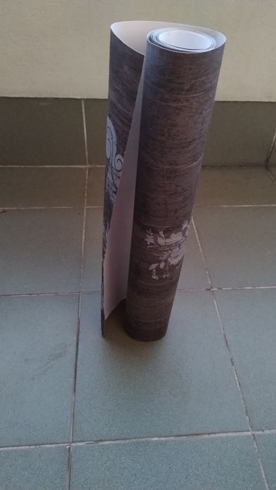 Tapeta ze wzorem błękitnym na brązowym tle