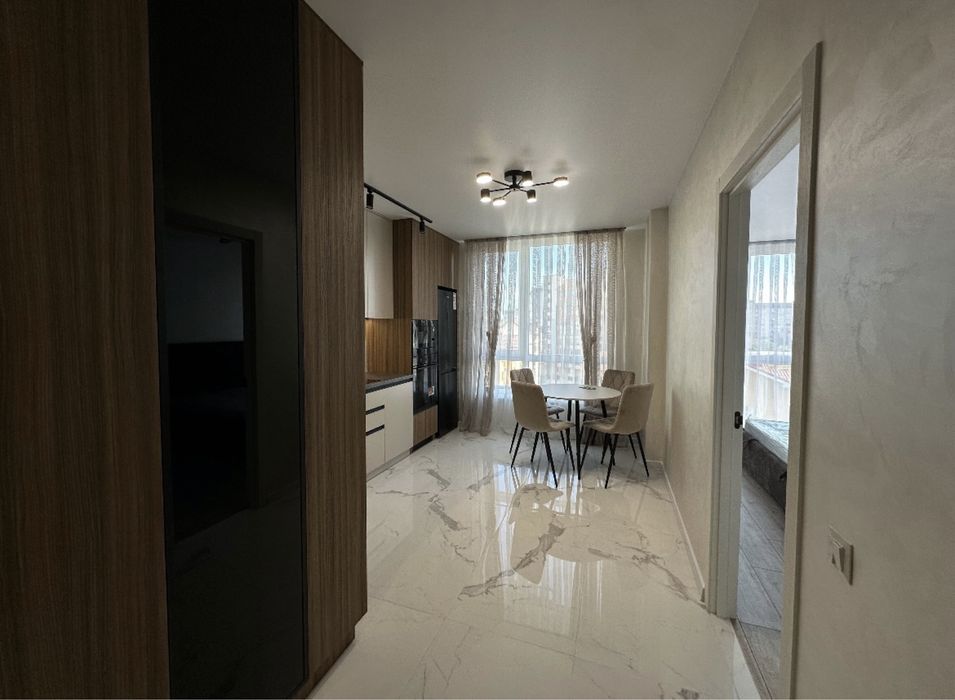 Стильна,укомплектов,гардеробна,в сучасному ЖК One,район торг.Велес.