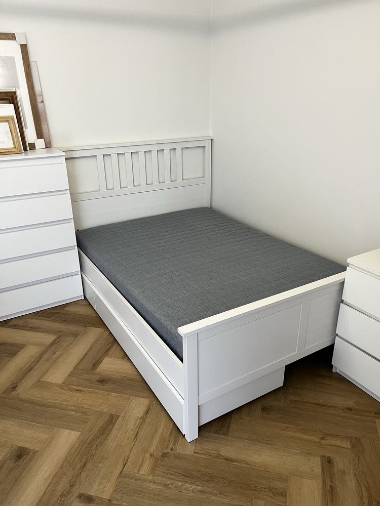 Łóżko HEMNES 140 x 200 cm z materacem i szufladami