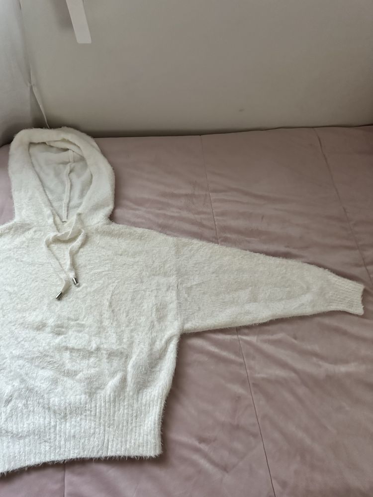 Sweat branca com pelo