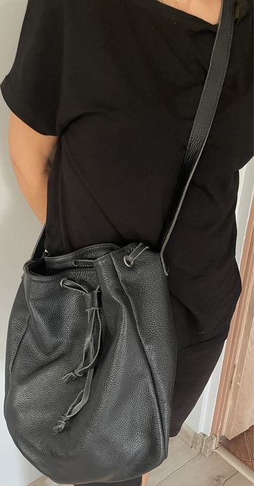 Czarna skórzana skóra naturalna torba listonoszka worek pojemna duża