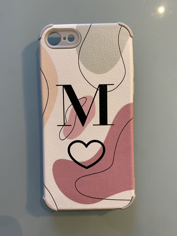 Capa de telefone com letra M