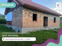 Цегляний будинок в с. Люча, Косівський район, Івано-Франківська обл.