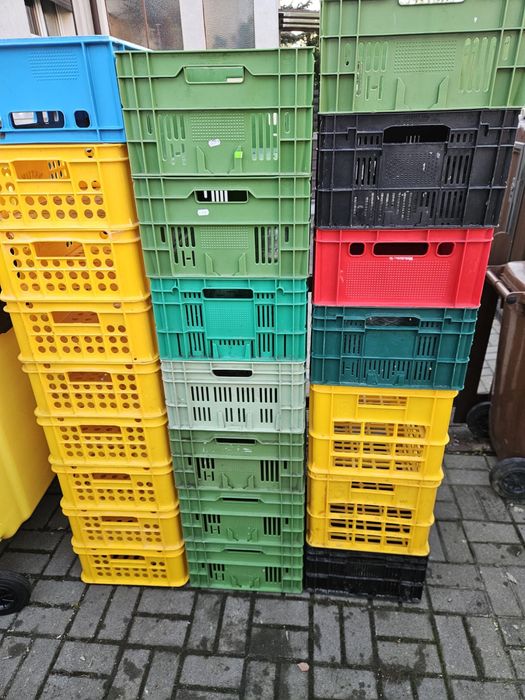 Szkrzynki plastikowe urzywane