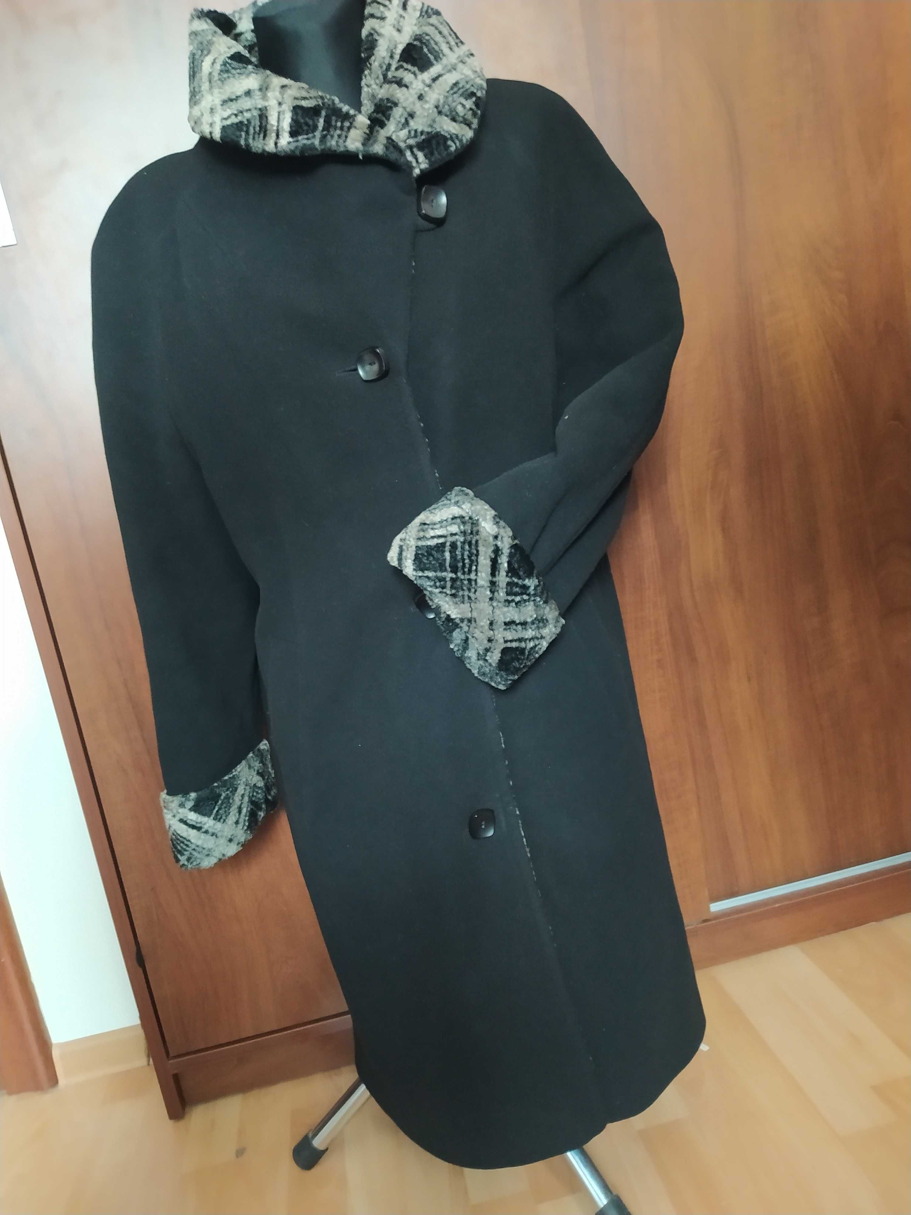 Wełniany elegancki czarny płaszcz