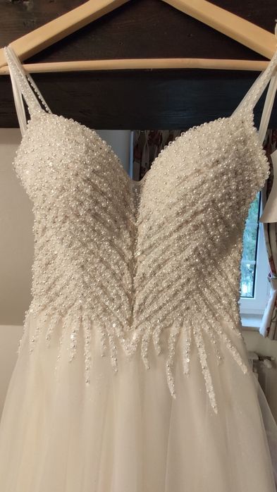 Suknia ślubna z kryształkami Swarovskiego