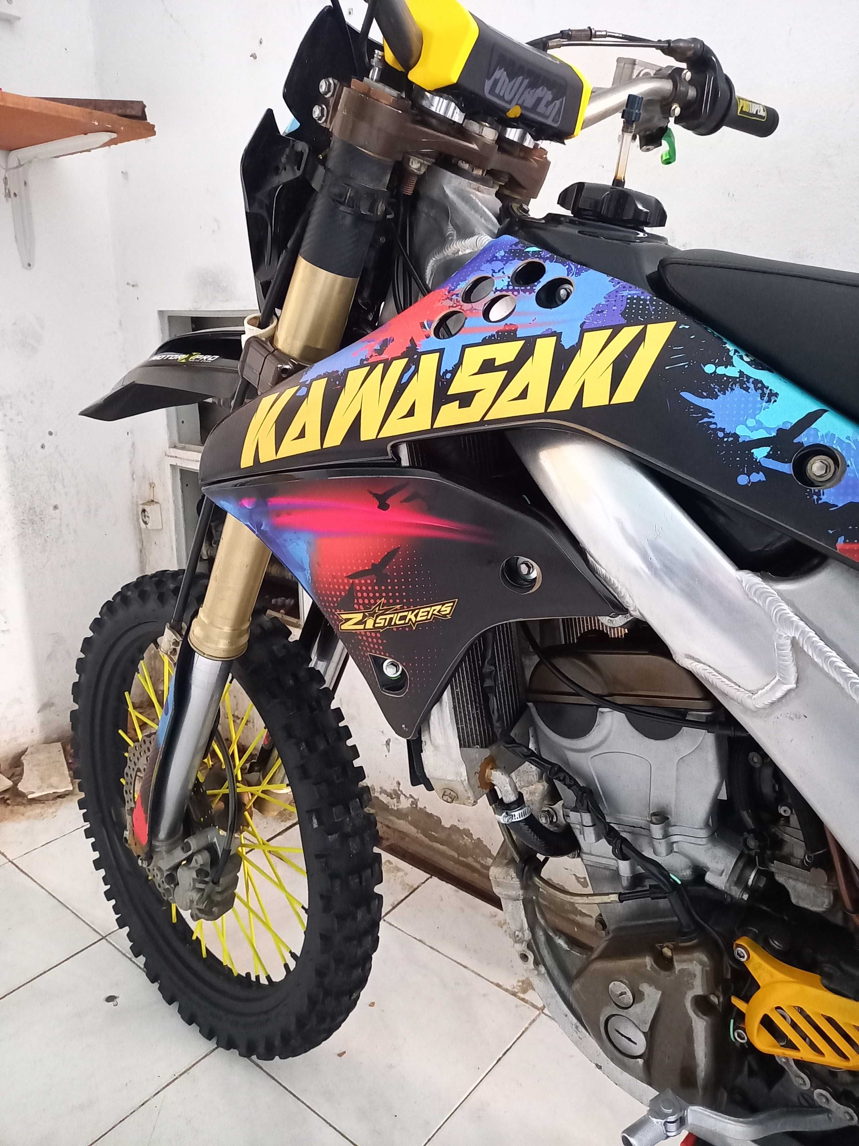 Kawasaki KXF 250 com 20H