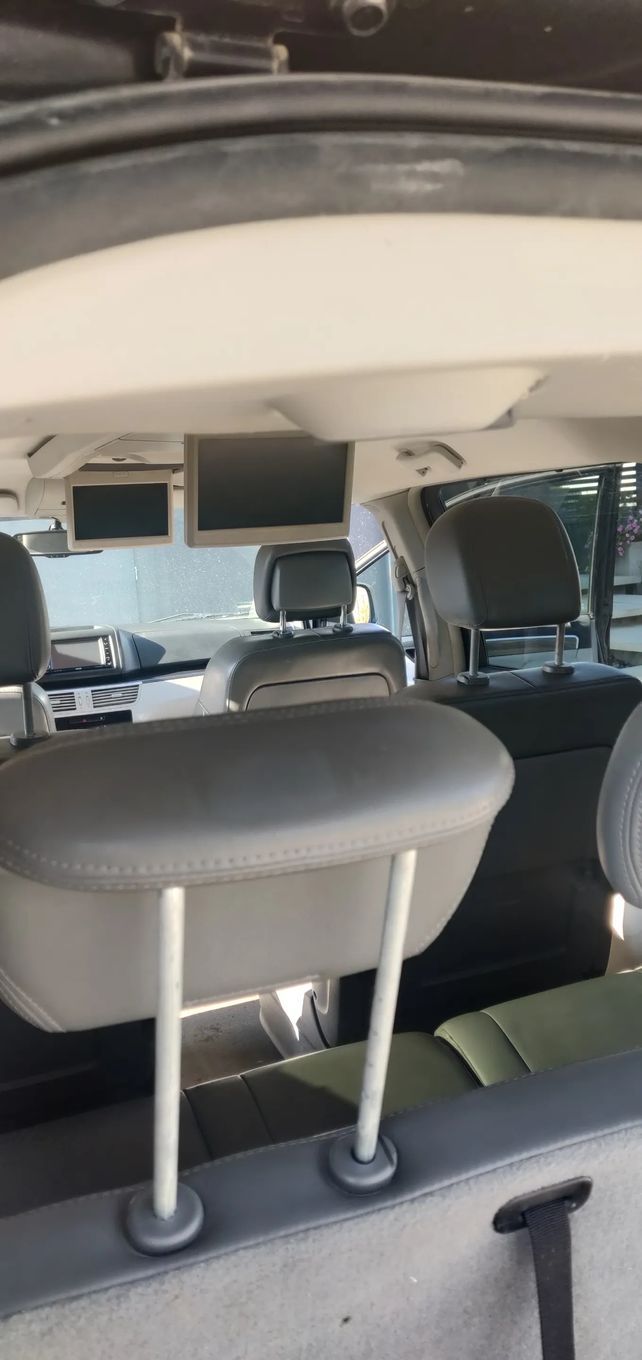Volkswagen Routan VW Routan(Town & Country model bliźniaczy); automat; 7os.; benzyna+LPG
