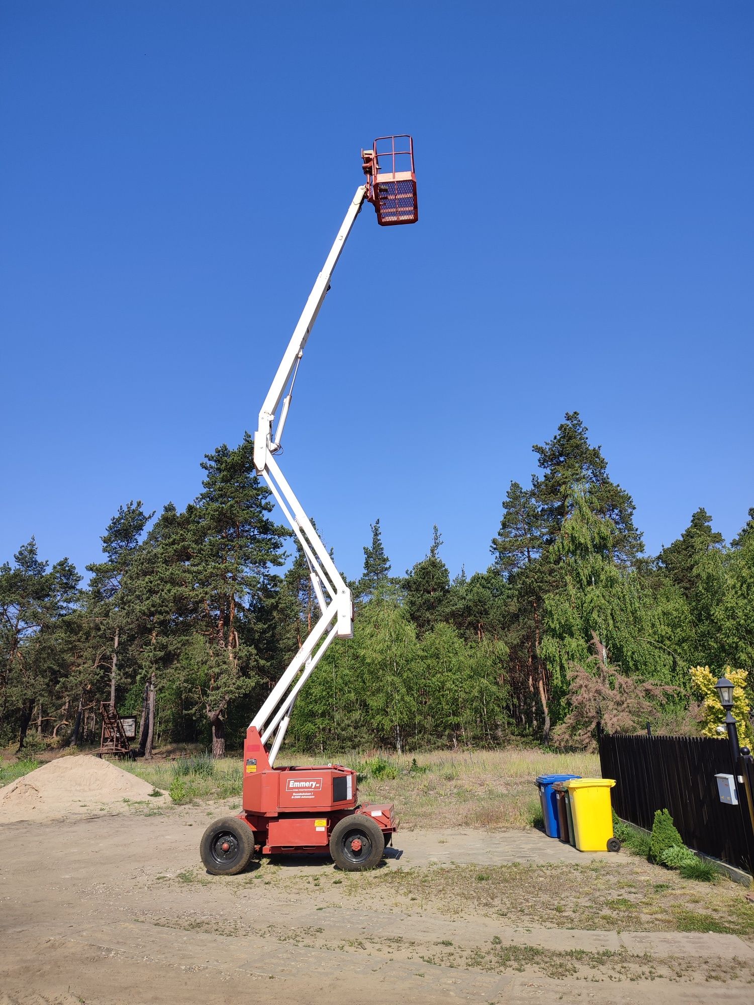 Podnośnik koszowy elektryczny samojezdny - Snorkelift UNO-41E 6t