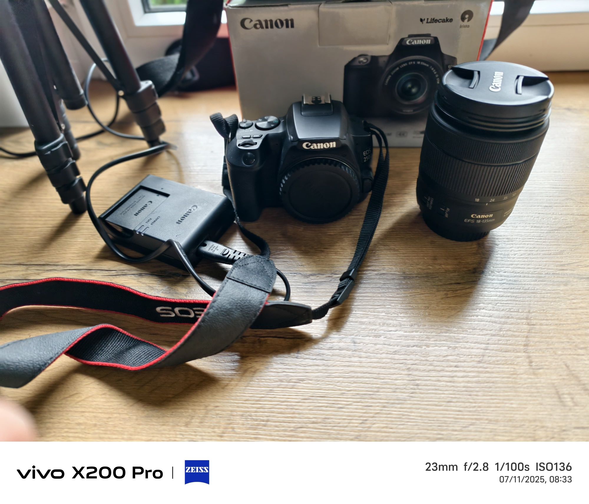 Canon EOS 250D + Obiektyw EF-S 18-55 IS STM + Torba + Statyw – Stan Ba