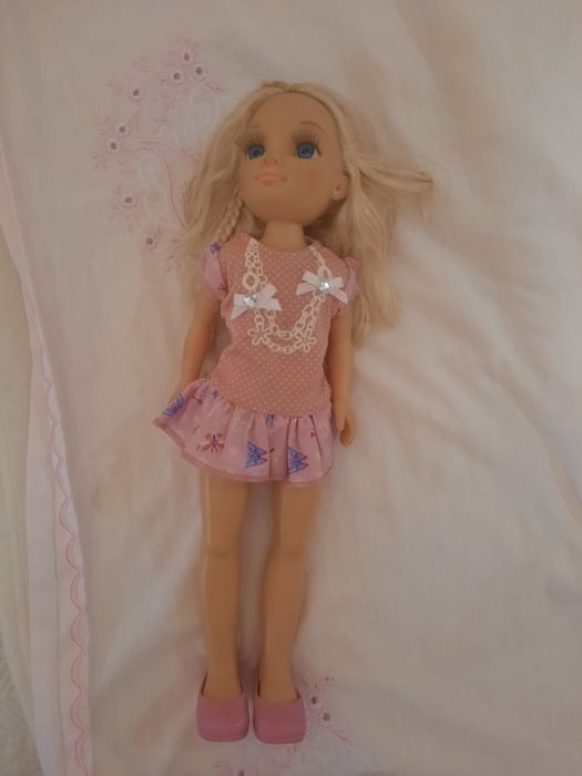 Boneca 30 cm . Bom estado