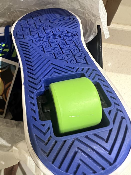 Tenis com rodas na caixa 31