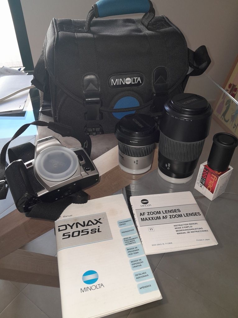 máquina fotográfica Minolta Dynax 505si de rolo com duas objetivas