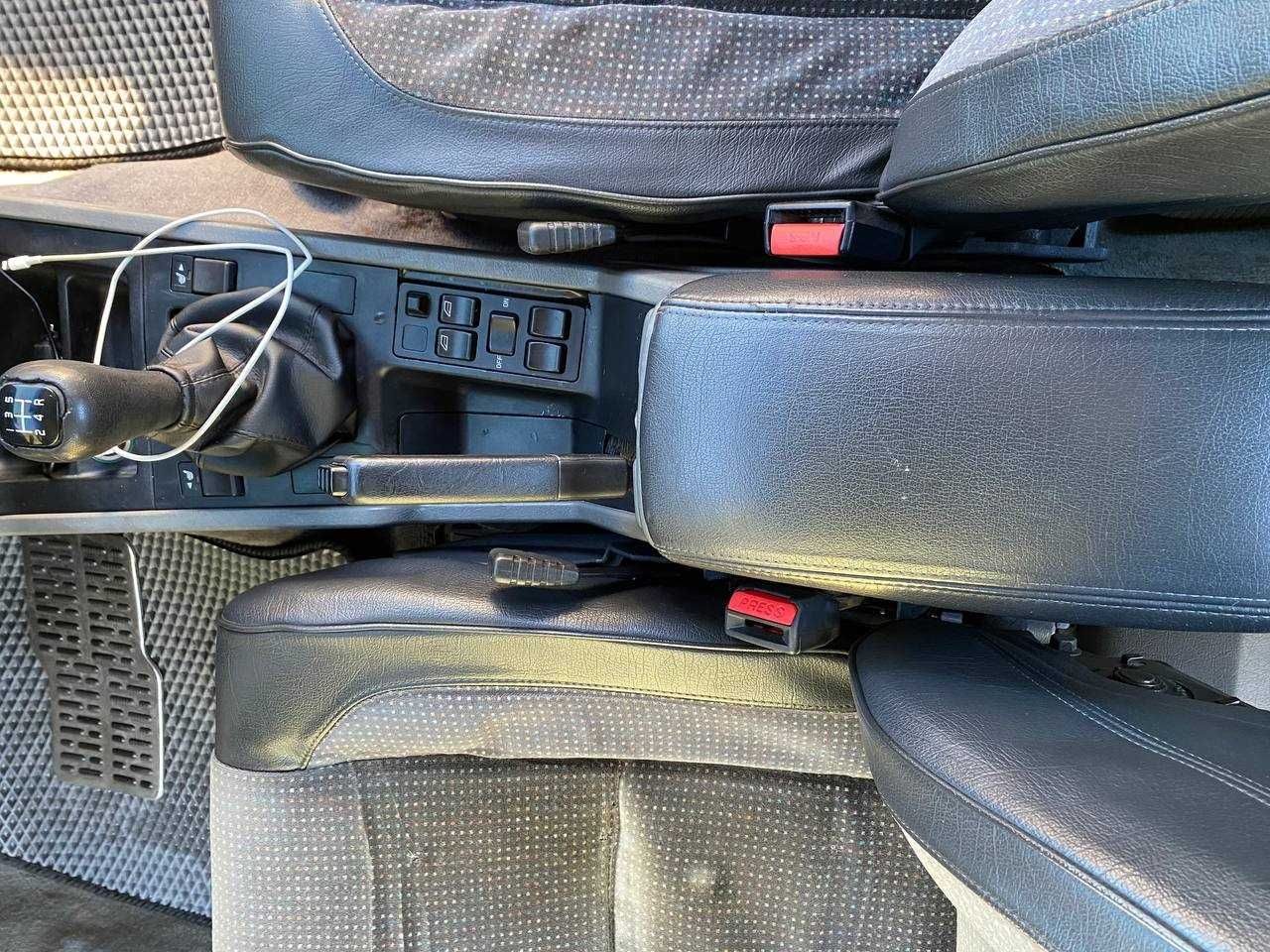 Срочно !!!Продам Volvo 850 (1992) бензин  2.4л