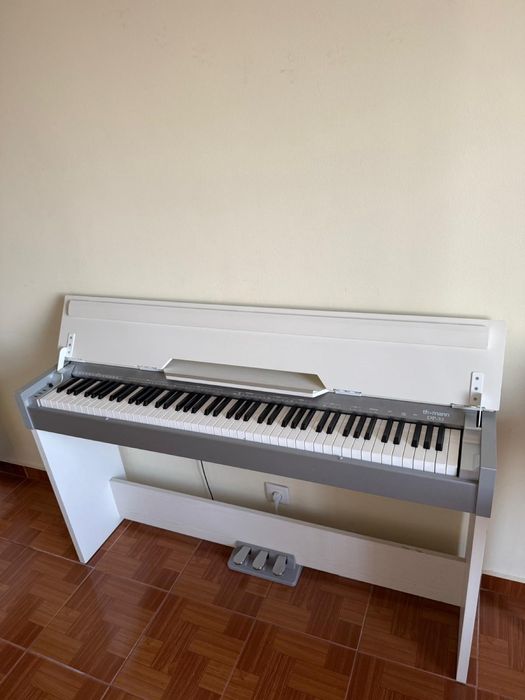Piano Digital Thomann DP-33 com Móvel e Pedal Triplo