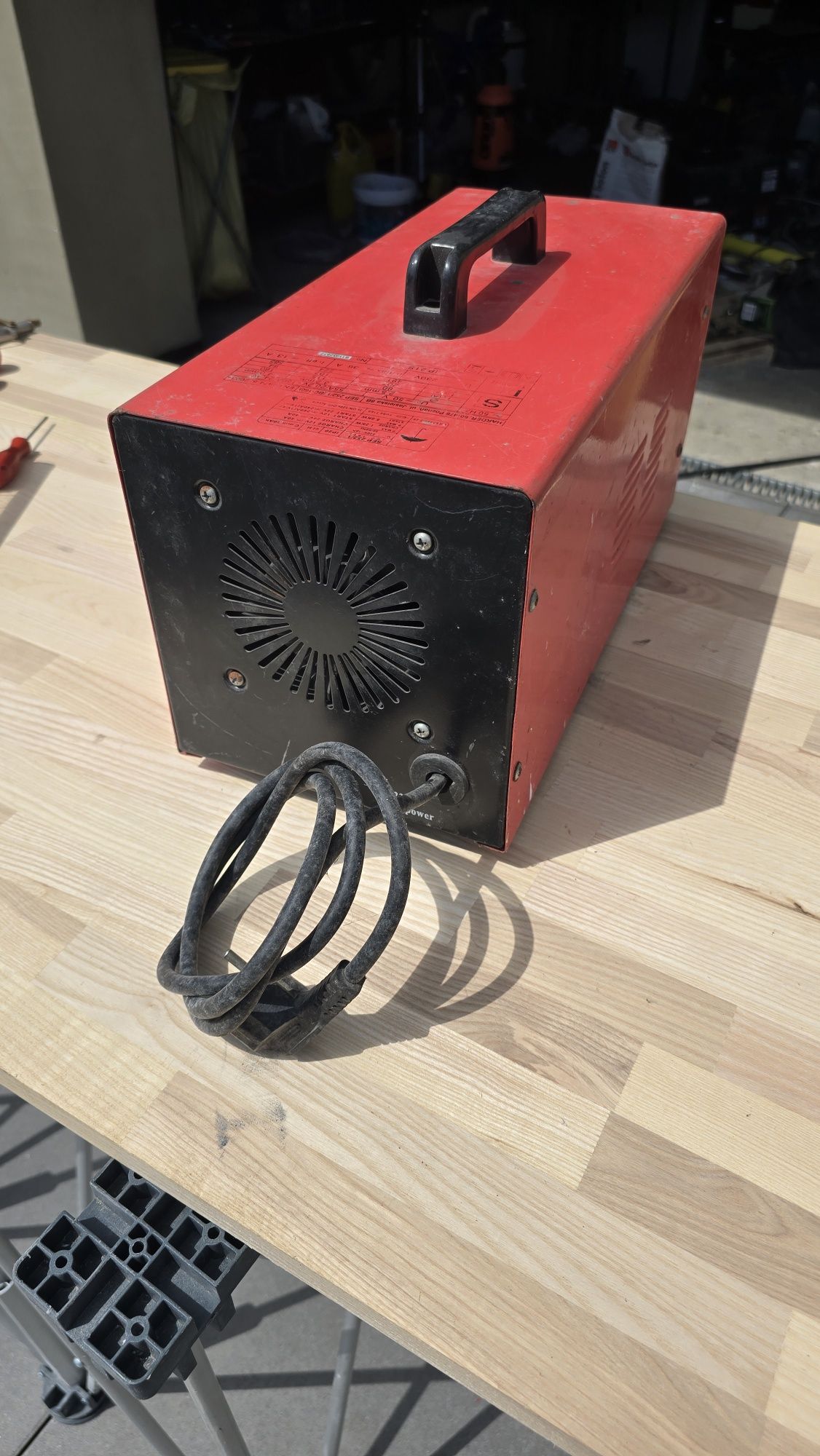Spawarka z prostownikiem 12V i 24V booster