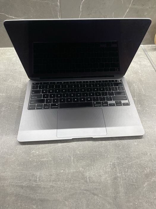 Macbook a2179 2020 року без материнки на запчастини