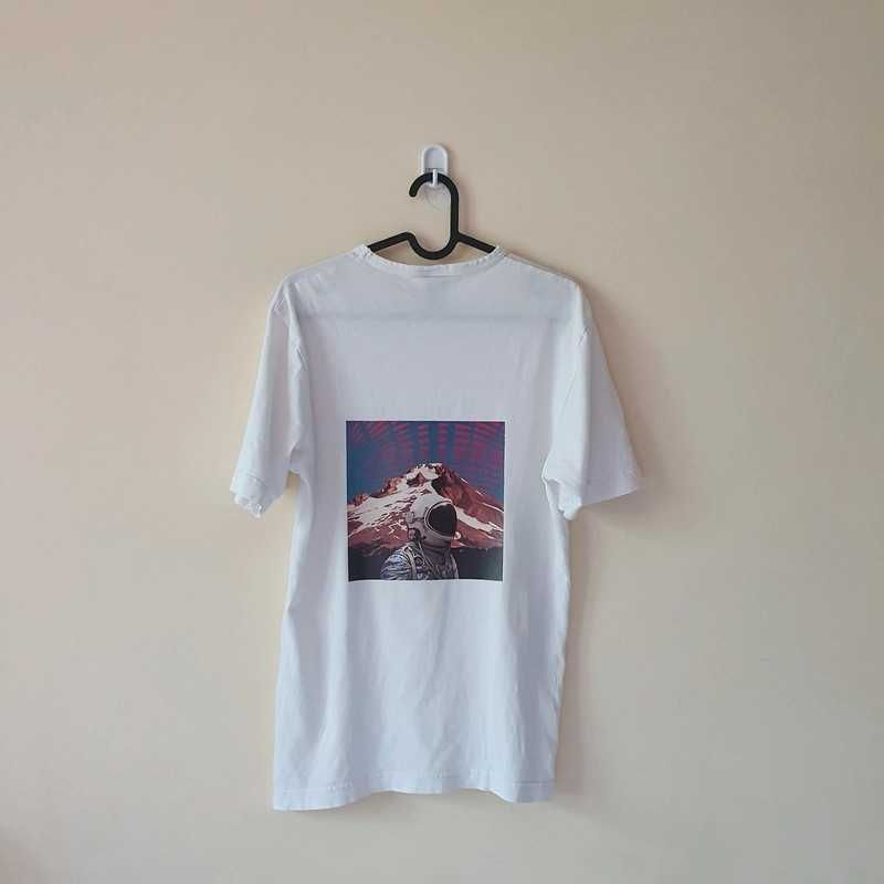 Koszulka tshirt Helly Hansen HH biała nadruk na plecach astronauta