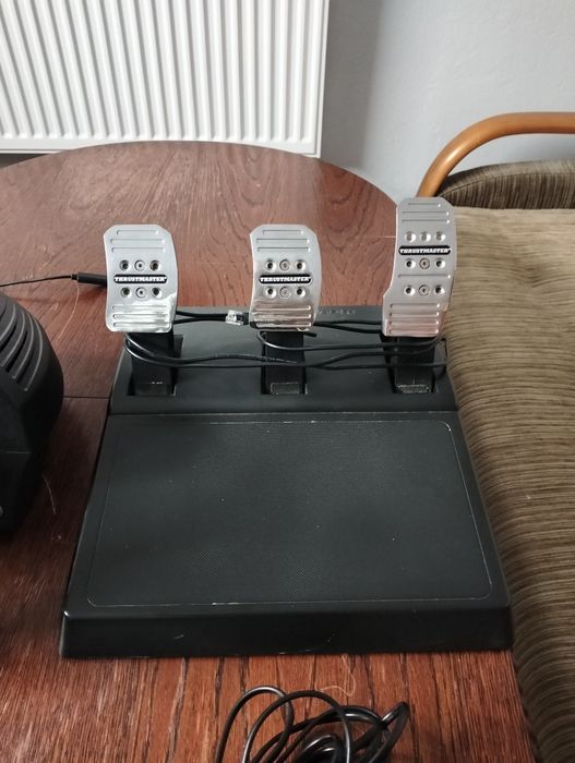 Kierownica Thrustmaster TX Racing Wheel Leather Edition z pedałami
