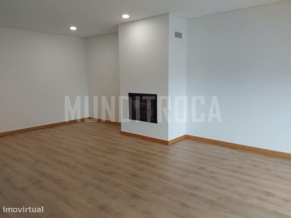 Apartamento T4 Nogueiró